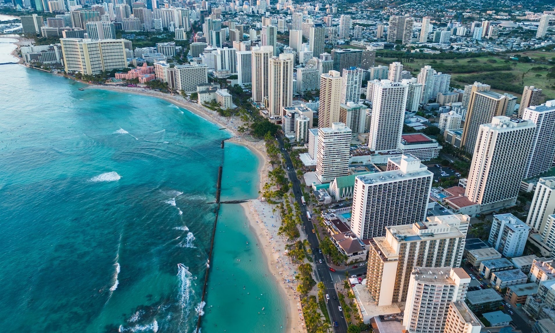 Plan your trip at Hawaiian Airlines office Honululu