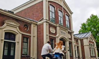 Leiden, The Netherlands, to study schools!