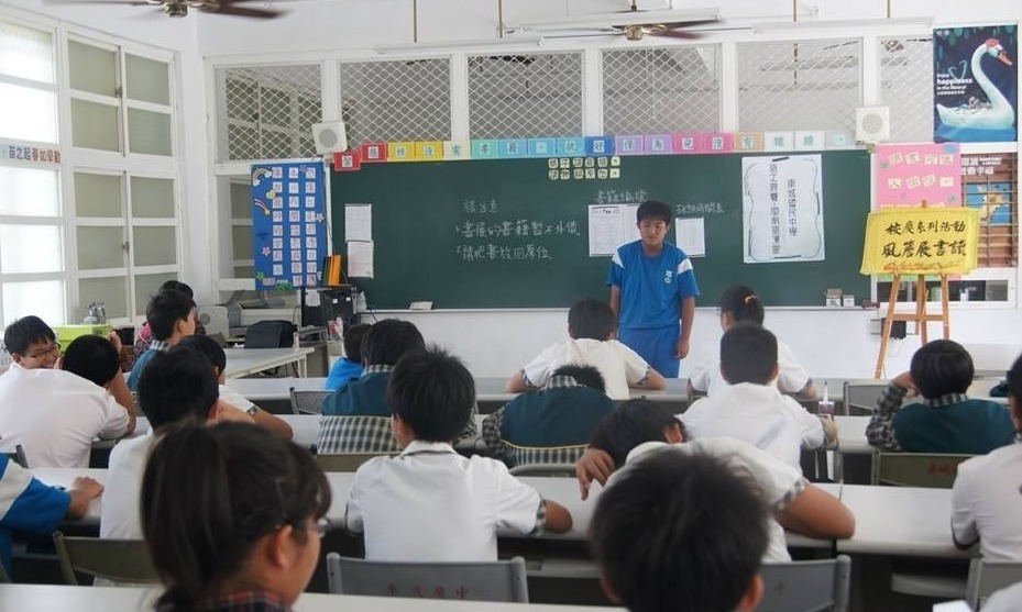 young Teach Cooking and English classes to kids in taiwan.
