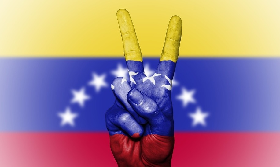 I wish to move to Argentina from Venezuela.