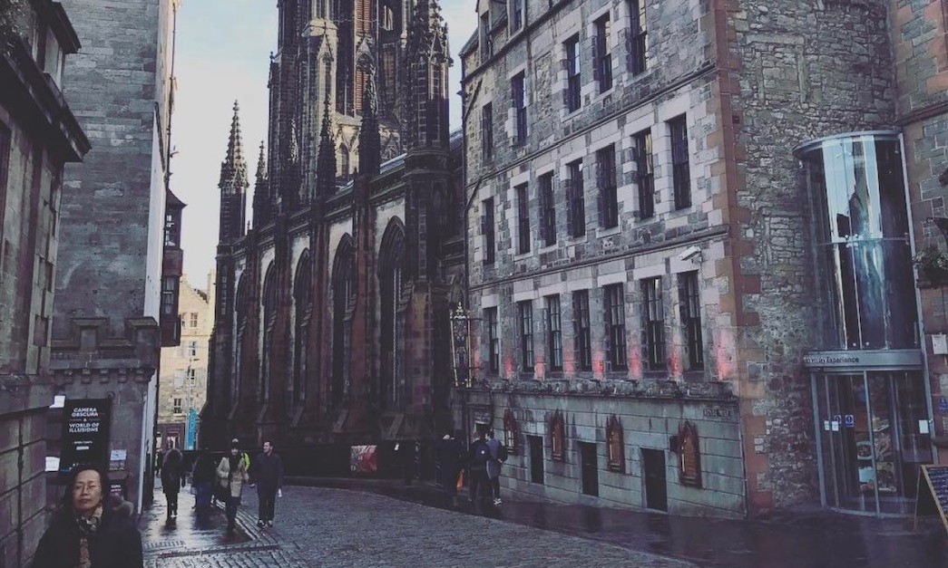 Global Teen Explorer: A Journey through Europe & Australia